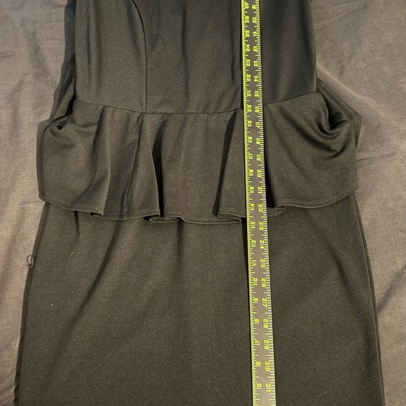 Mossimo Cap Sleeve Bodycon Dress w ruffle waistline - Picture 3 of 7